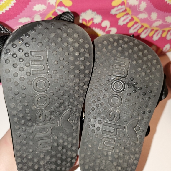 Mooshu squeaker shoes - Picture 2 of 3